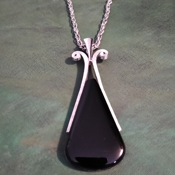 Vintage Avon 60s Art Deco Retro Silver Necklace Big Black Stone Teardrop Pendant - Picture 1 of 7